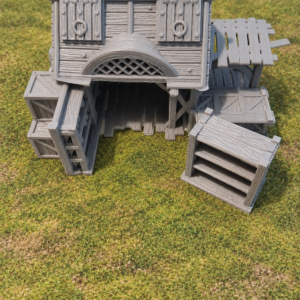 Étal d’artisan miniature avec deux étagères et un appentis couvert, présenté sur un tapis de jeu herbeux
